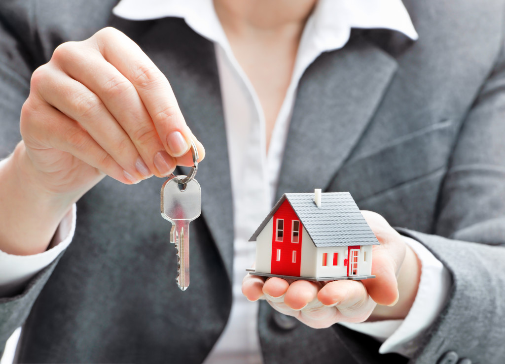 woman holding keys to house